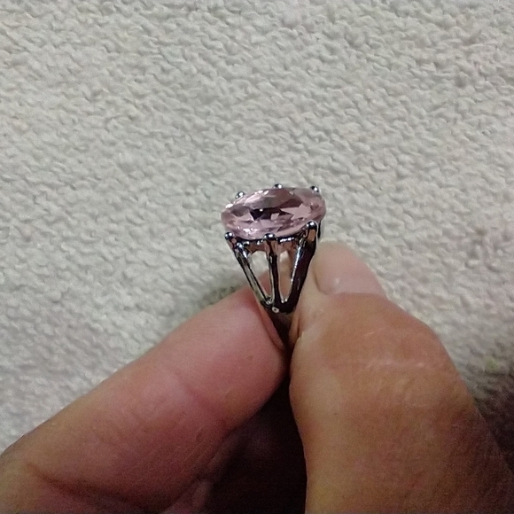 Silvertone pink 🩷 crystal 🔮 ring 💍8 - Picture 4 of 5